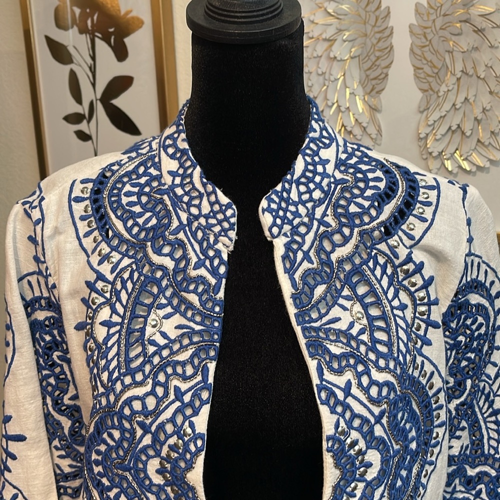 Chico’s Blue and White Embroidered Scalloped-Hem Jacket Size M - Picture 4 of 12